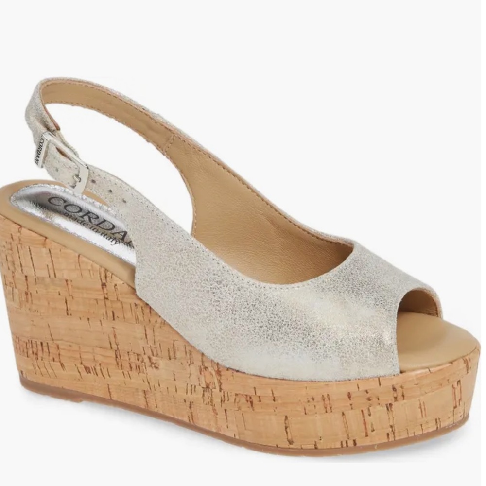 Janey Wedge Sandal in Gold Size 37
